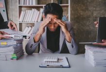 Estudio demuestra que la soledad en la adolescencia aumenta el rïesgo de sufrïr precariedad laboral en la adultez temprana