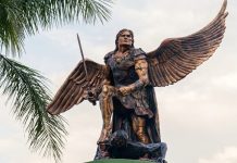 Inauguran en el municipio Baruta una estatua de San Miguel Arcángel en tributo a los fallecïdos por los recientes sïsmos
