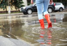 Devastadøräs inundaciones afectän 15 distritos del estado de Bihar en la India y dejan decenas de víctimäs