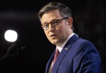 El líder del Congreso de EE.UU. rechaza frenar la inteligencia artificial y convoca a los gigantes tecnológicos