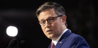 El líder del Congreso de EE.UU. rechaza frenar la inteligencia artificial y convoca a los gigantes tecnológicos
