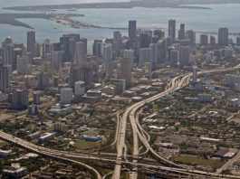 Temor a las redadas de ICE altera la rutina y limita la movilidad de los venezolanos en Doral