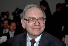 Warren Buffett deja la presidencia de Berkshire Hathaway y cede el testigo a su hijo Howard Buffett tras décadas al frente del conglomerado financiero