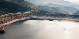 Especialistas del sector eléctrico adviertën sobre la posibilidad de racionamientos y apagones programados en Ecuador debido a la caídä del nivel de agua en el embalse Mazar