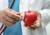 Los cambios hormonales en la menopausia elevan el riesgø de infartø en las mujeres, advierten cardiólogos
