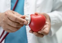 Los cambios hormonales en la menopausia elevan el riesgø de infartø en las mujeres, advierten cardiólogos