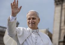 El papa León XIV inicia una histórica gira de cuatro días por Francia centrada en las crisis humanas y el futuro de la IA
