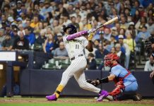 Jackson Chourio llega a 25 jonrones, guía la victoria 100 de Cerveceros y acecha el liderato de la franquicia