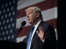 Trump advierte que arrestadøs en Reino Unido pretendían causar «grandes dañøs» a base con tropas de EE.UU.