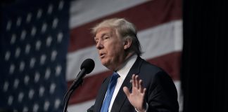 Trump advierte que arrestadøs en Reino Unido pretendían causar «grandes dañøs» a base con tropas de EE.UU.