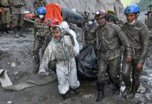 Al menos cuatro muertøs y 12 desaparecidøs por una avalancha en un campamento base en Nepal