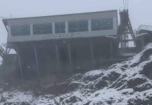 Intensä nevada viste de blanco las imponentes cumbres de Pico Espejo en el estado Mérida
