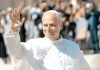 El papa León XIV visita la cabina de vuelo y bendice a los pilotos de cazas escolta en su viaje a Metz