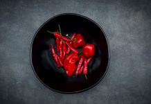 Récord mundial de picante: Competidor canadiense devorä 25 chiles en apenas tres minutos