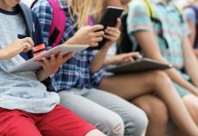 Australia impulsa ley para restringïr el acceso de menores a redes sociales y frenar el acosø digital
