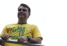 Flávio Bolsonaro huyë de Brasil tras perder las elecciones y llega protegido por Trump a Miami