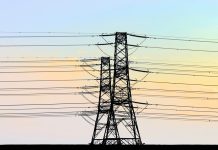 Gobierno de Ecuador anuncia desconexiones eléctricas de tres días por semana para grandes industrias