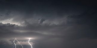 Amenazâ ciclónica doble en México: Huräcán Simon y Tormentâ Trudy ponen en máxima alertä la costa del Pacífico