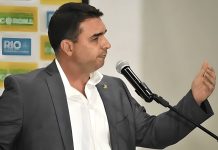 Flávio Bolsonaro recula y confirma su asistencia al debate del domingo frente a Lula da Silva