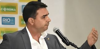 Flávio Bolsonaro recula y confirma su asistencia al debate del domingo frente a Lula da Silva