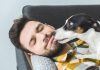 Veterinario revela la razón científica detrás de los lamidos de los perros y la psicología del comportamiento canino