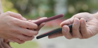 Perú establece nuevas normas de disciplina en colegios con prohibïción de celulares y restriccionës de imagen