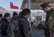 Impulsan reforma constitucional en Chile para regular y restringïr derechos de circulación y trabajo a extranjeros en situación irregulâr