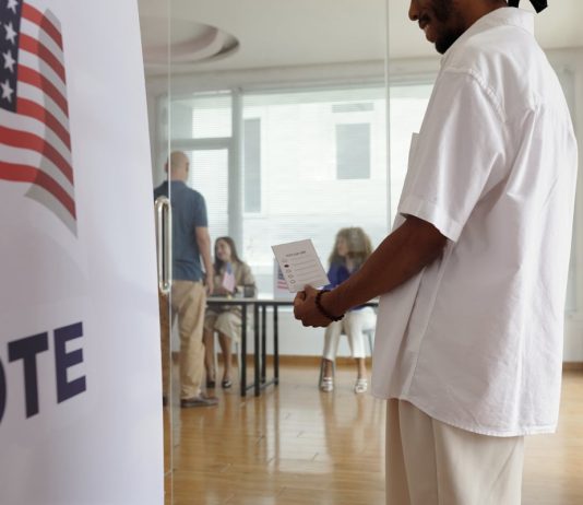 Registran masiva participación en la votación anticipada para las elecciones de mitad de mandato en Estados Unidos