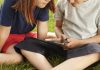 Acuerdo entre adultos para cuidar la niñez: la escuela, el primer celular y la recomendación urgentë de retrasar su uso lo máximo posible