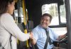 Agradecer al conductor del autobús demuestra empatía y consideración por los demás, según revela la psicología