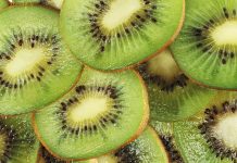 Estudios revelan que comer un kiwi diario ayuda a mejorar la digestión y aliviar el estreñimientø