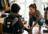 Hacerle todo a tus hijos puede arruinâr su independencia en la edad adulta, adviertë la psicología