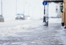 Acumulación de granizo e inundaciones obstruyen el alcantarillado y provocan cortes de luz en varios sectores de Quito