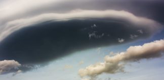 Huracán Isaías amenazâ las costas de Florida, Alabama y Misisipi con fuertës vientos y marejadas ciclónicas