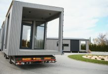 Viviendas compactas equipadas con climatización y cocina se posicionan como opción residencial permanente en Europa