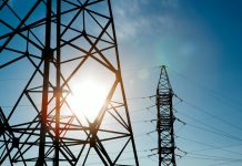 Gobierno de Ecuador suspende el suministro eléctrico a grandes industrias para garantizar la luz en los hogares