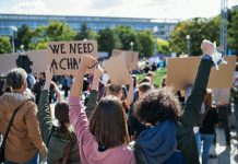 Miles de docentes se movilizan en Madrid en el segundo día de huelgâ por la educación pública