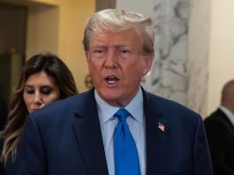 Trump aconseja a su secretaria de prensa Katie Zacharia que evalúe su continuidad en la Casa Blanca