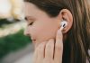 Especialistas advierten que 30 minutos de auriculares a volumen máximo pueden causar sordera permanente