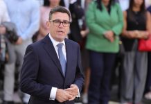 Primer ministro británico insta a preparar kits de emergenciâ en los hogares tras severos cortes de luz