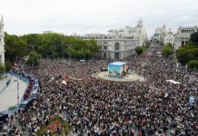 Más de 50 ciudades en España se unen en protestâ masiva contra la crisis de la vivienda y piden huelga general