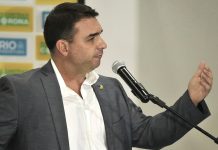 «Brasil necesita un cambio»: Flávio Bolsonaro ejerce su derecho al voto en las presidenciales