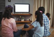 Peruanos consumen un promedio de más de seis horas diarias de contenidos audiovisuales