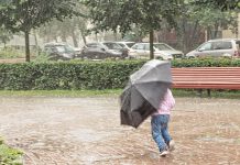 Fuertês lluvias en el este de España provocan rescates y dejan a miles de estudiantes sin clases