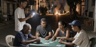 Gobierno de Cuba reconoce malestar social por apagones eléctricos y apuesta a la energía solar