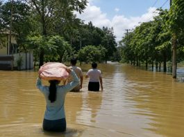 Fenómeno de El Niño compromete la educación de 110.000 estudiantes en Ecuador