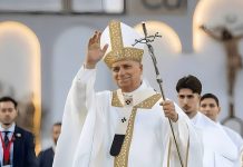 León XIV reflexiona en el Ángelus sobre la responsabilidad de los fieles en la construcción de la Iglesia