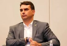 Flávio Bolsonaro encabeza el escrutinio preliminar en Brasil con el 50,96 % de los votos