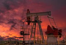 Países de la OPEP+ acuerdan mantener límites de producción petrolera para noviembre