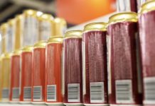 Cuba prohíbe la importación y venta de 15 bebidas energizantes con alcohøl tras registrarse casos de intoxicâción